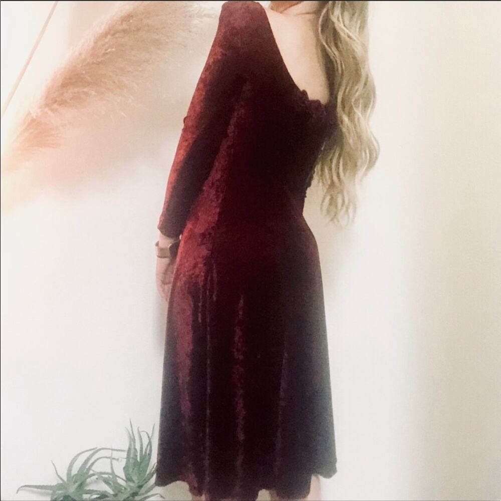 VINTAGE Maroon Burgundy Crushed Velvet Long Sleeve Midi Rosette Applique Dress 6 - Picture 3 of 8